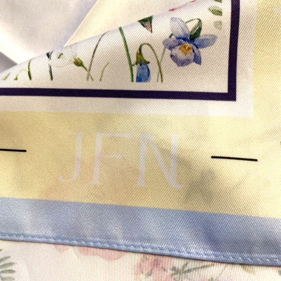 JFN Just Fashion Now square scarf done in floral motif blue yellow pink romantic - Picture 3 of 6